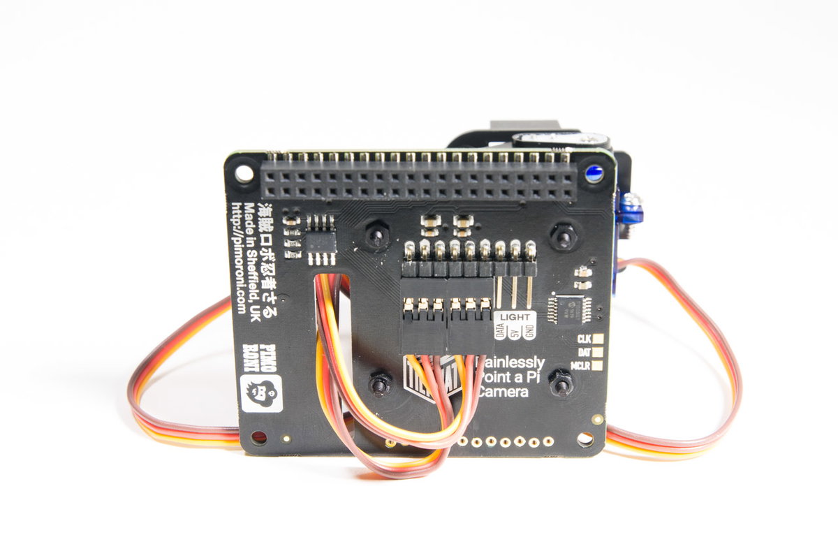 Servo wires connection