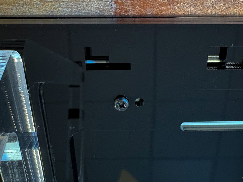 Close-up of mounting plate and screw position on the display back
