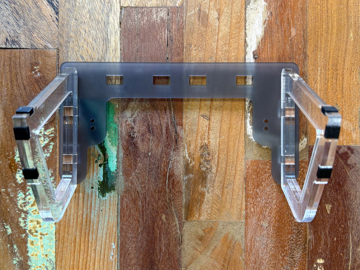 Portrait mode setup with both legs attached to the short sides of one bracket