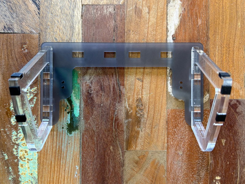 Portrait mode setup with both legs attached to the short sides of one bracket