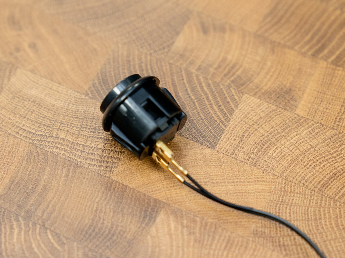 Wires connected to the two-player side button