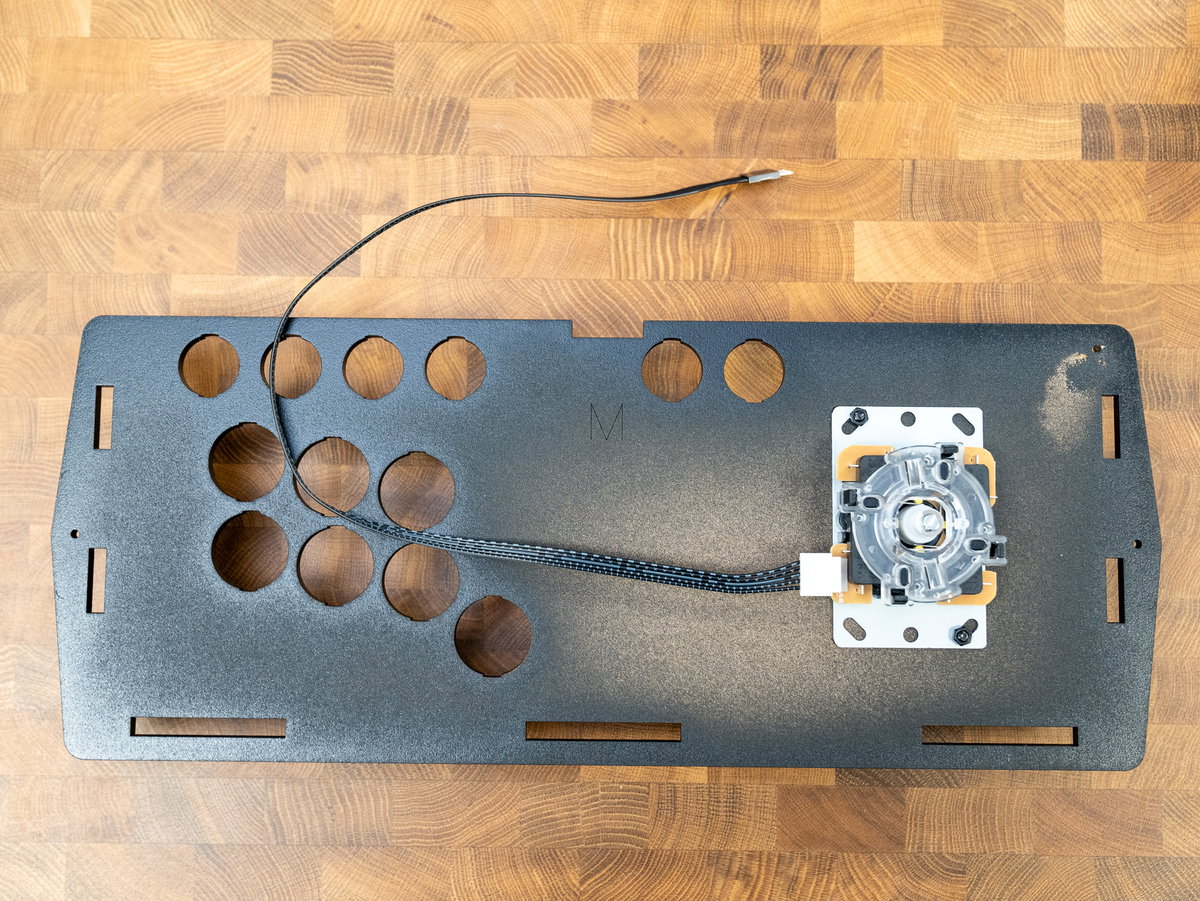 Five-pin joystick cable connected to the one-player joystick