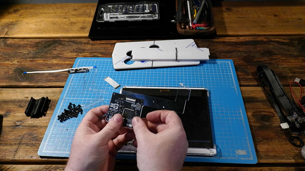 Display driver board in front of the 8" 10" TOP 2 bracket