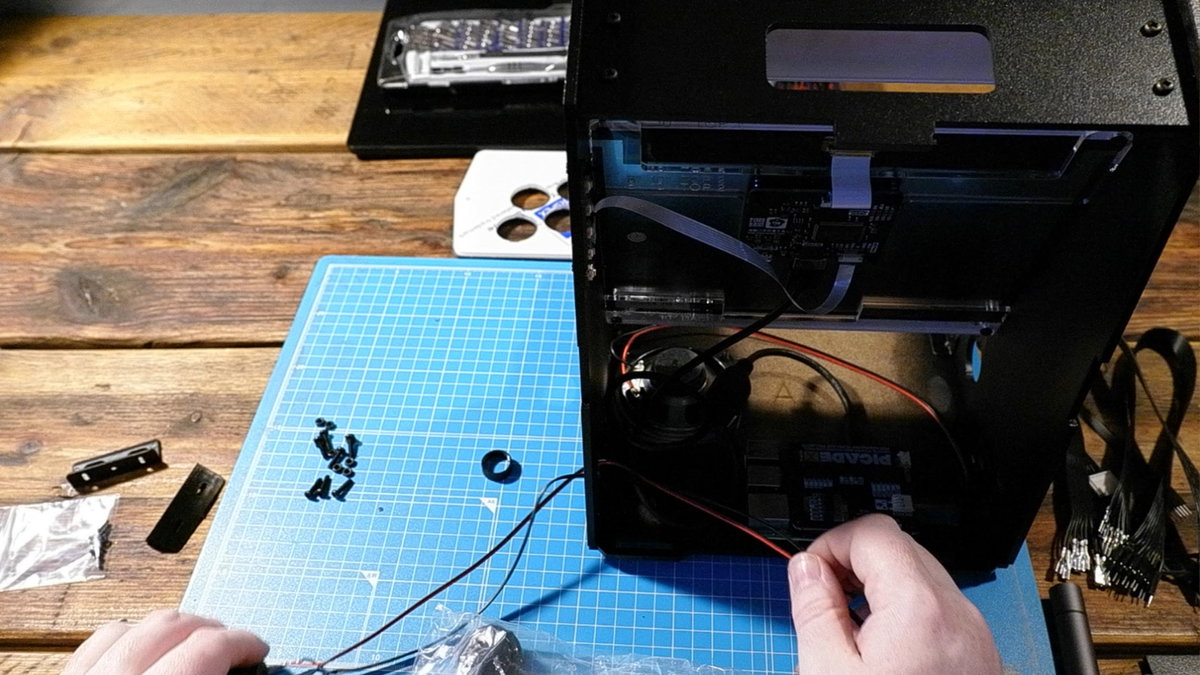 Connecting the plastic power button