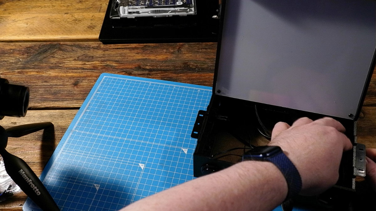 Attaching the side brackets