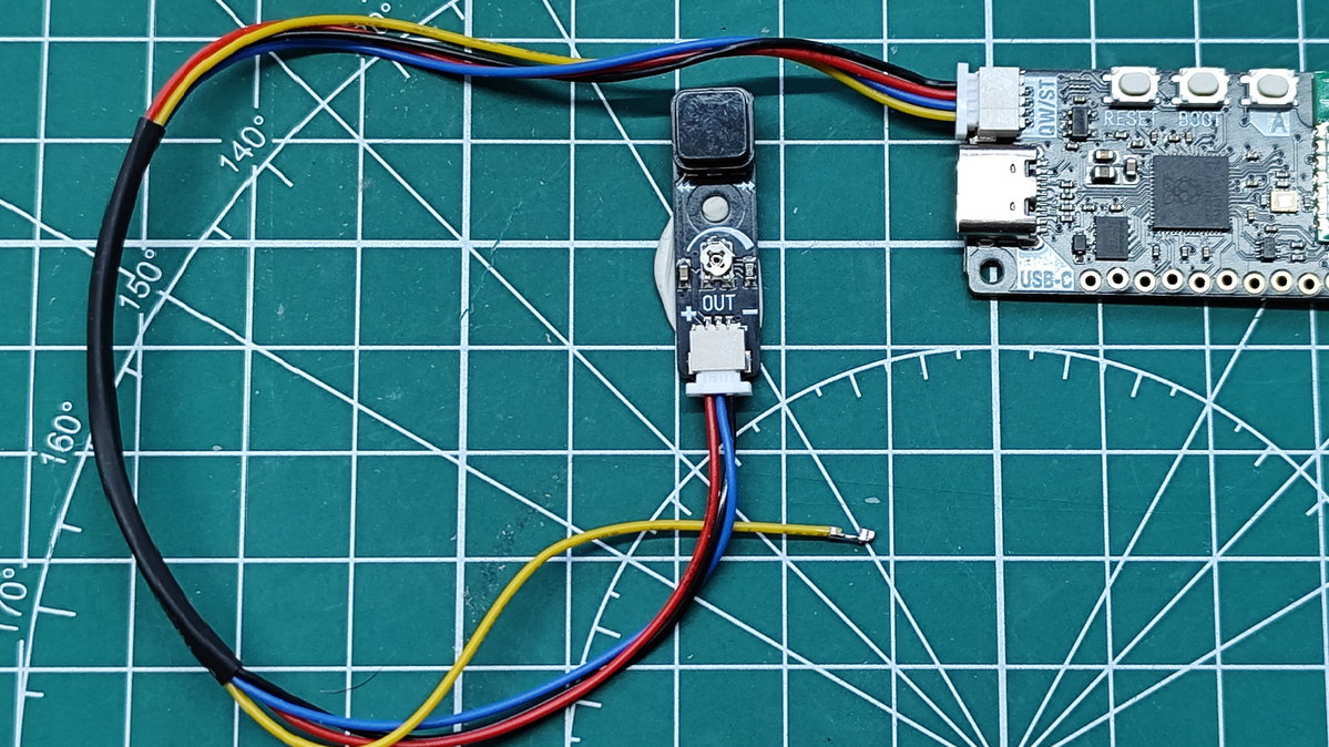 The PIR Stick, connected to the Qw/ST port on Plasma 2350