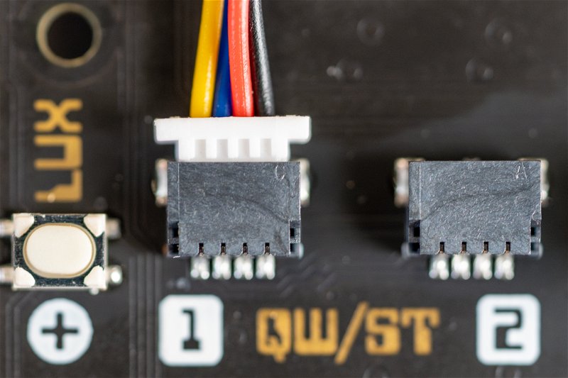 Plugging the Qw/ST cable into your board