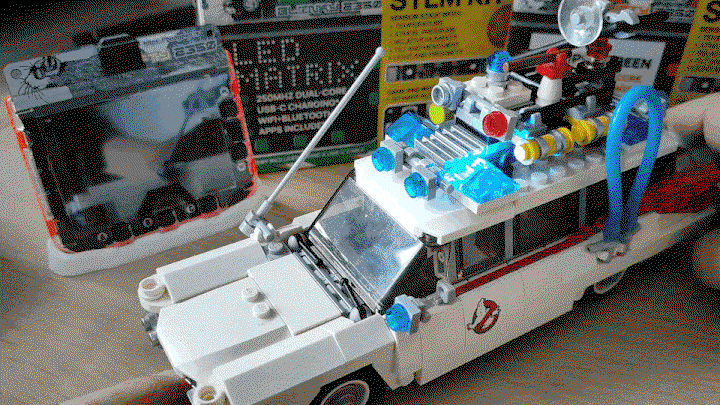 Tiny FX playing the siren while its LEDs flash