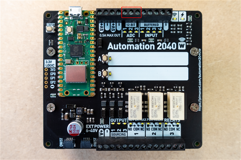 Automation 2040 W with the analog inputs highlighted
