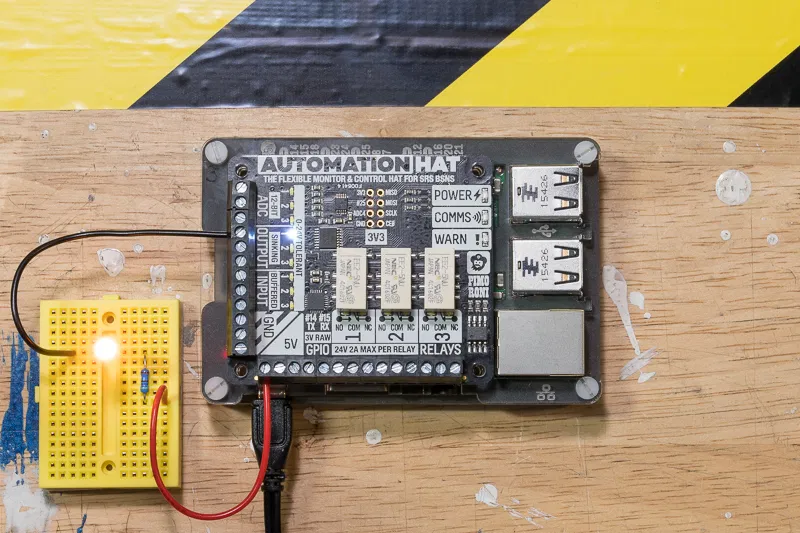 Output channel 1 lighting a yellow LED