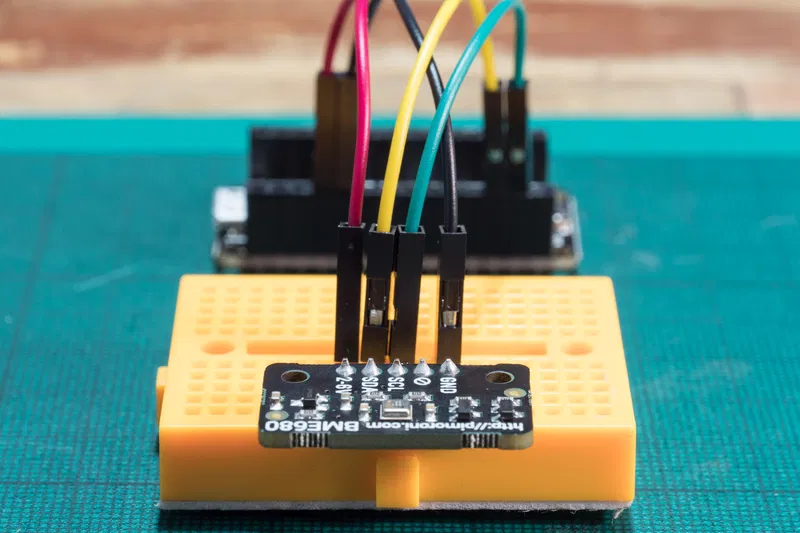 BME680 in breadboard, connected to Arduino