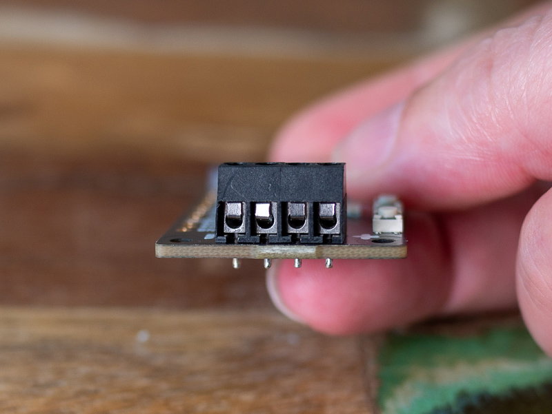 Screw terminals on Plasma 2040