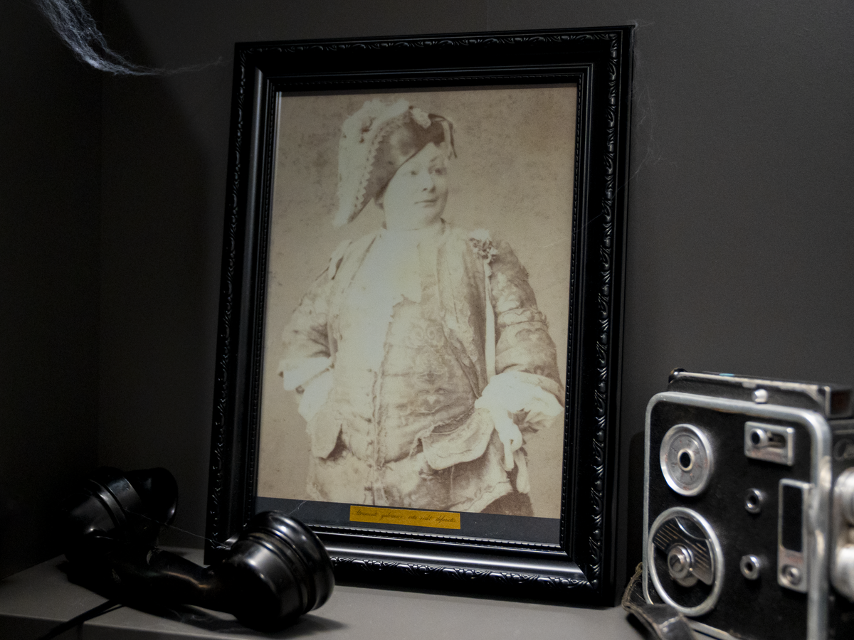 A dandy Victorian wearing a really flamboyant hat, displayed on Inky Impression