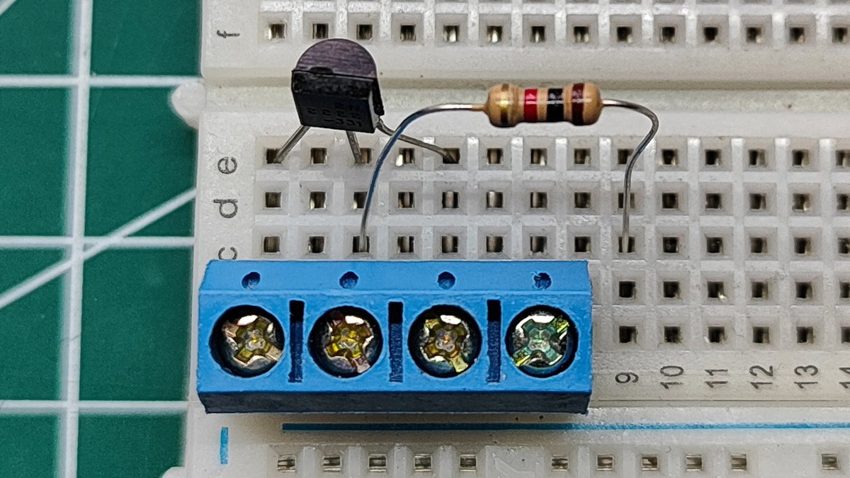 Screw terminal, NPN transistor and resistor in a breadboard