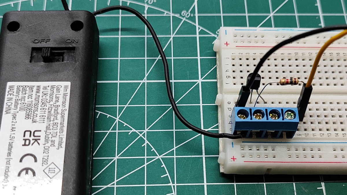 The GND wire from the battery connected to the screw terminal