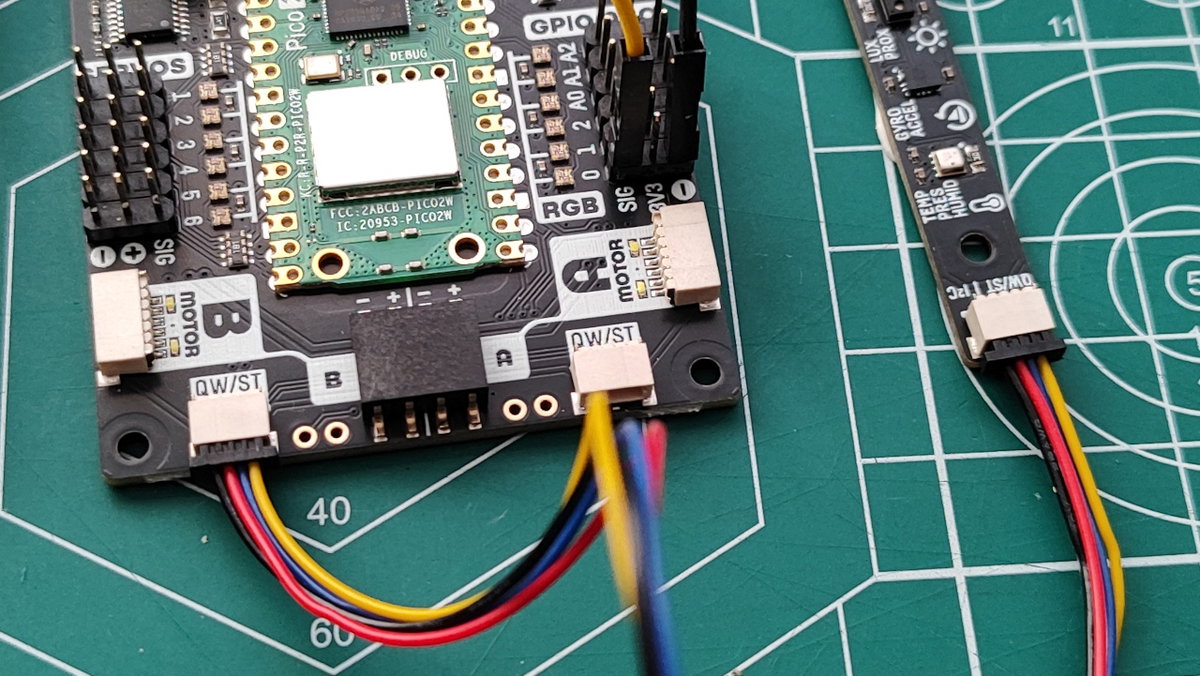 The Multi-Sensor Stick connected to Inventor 2350 W via Qw/ST